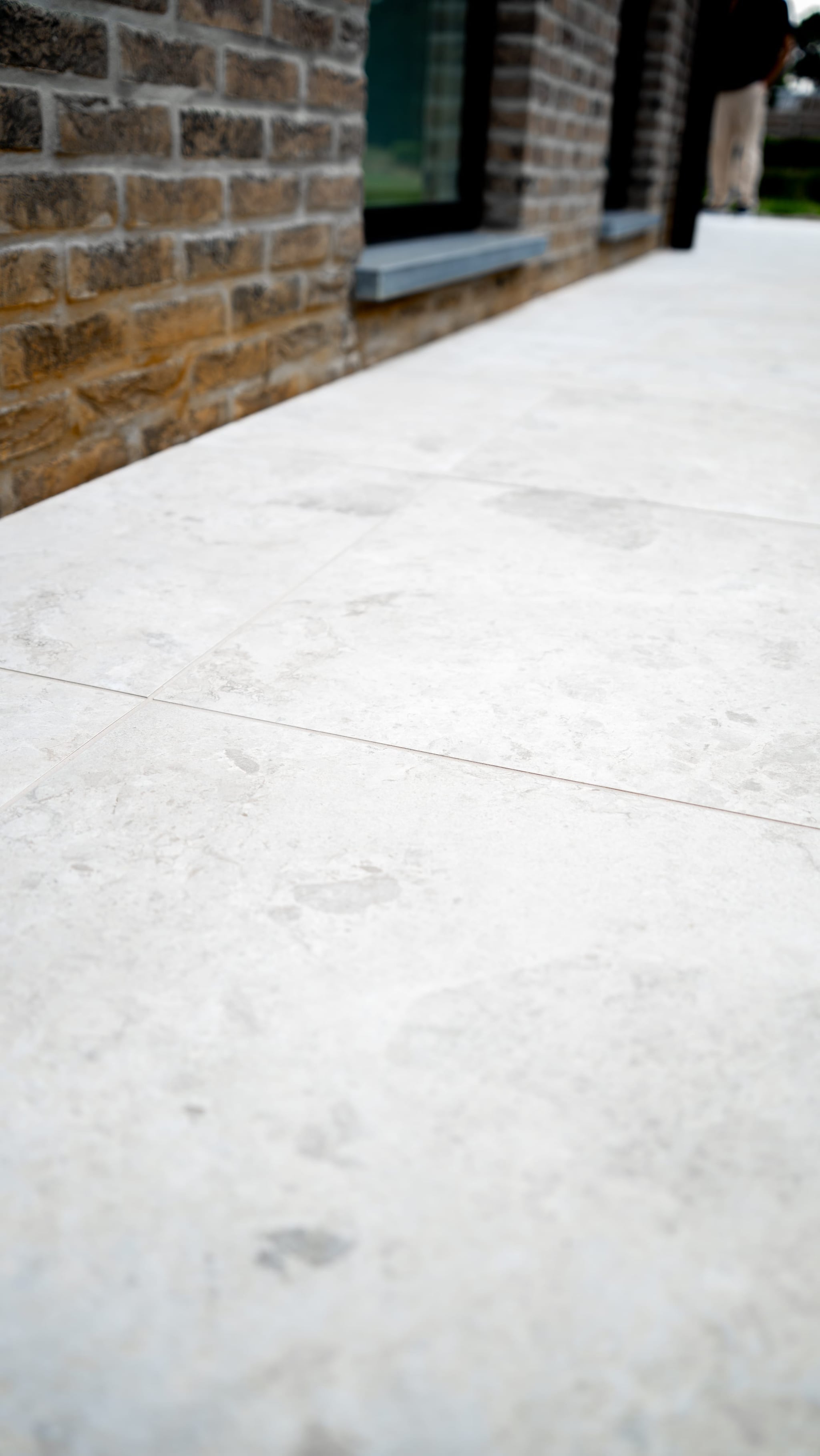 Outdoor terrace tiled with premium stone-look ceramics from Beva